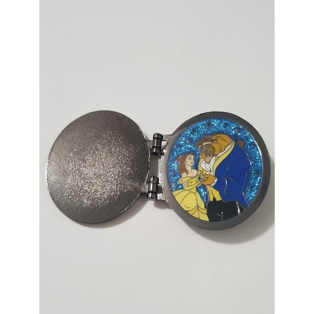 Loungefly - Beauty and the Beast - Princess Couple Portraits Locket Pin - Picture 2 of 4